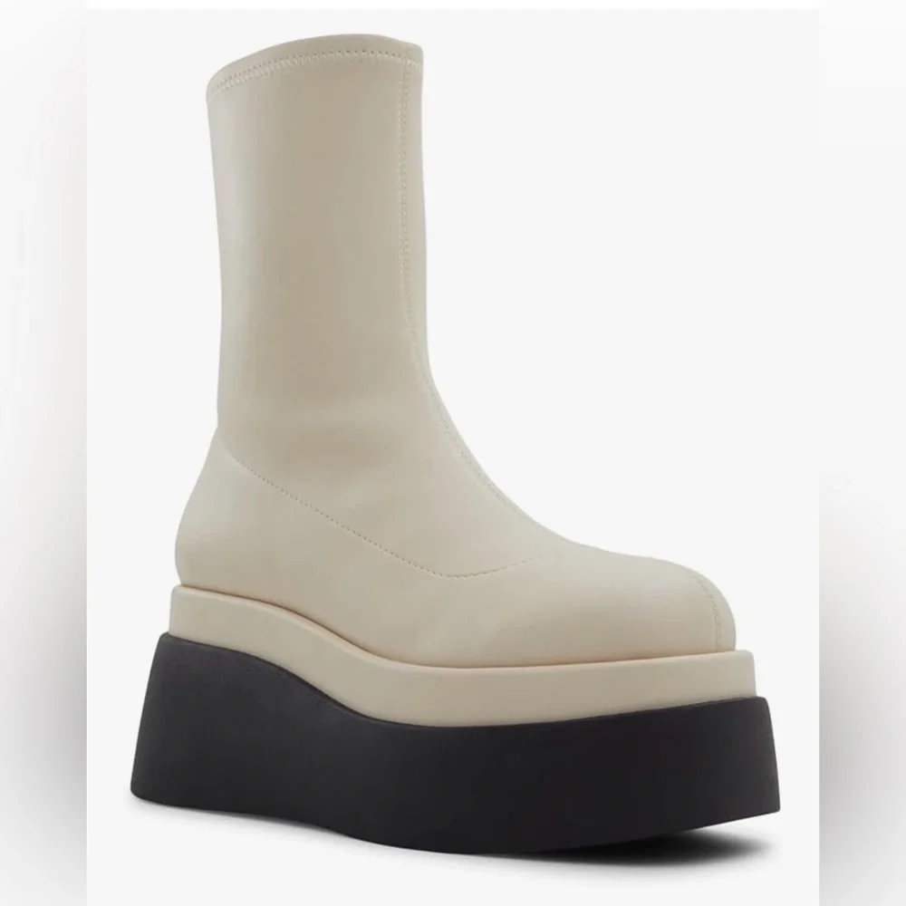 Call It Spring Women's Mars Ankle Boot size 5 cream